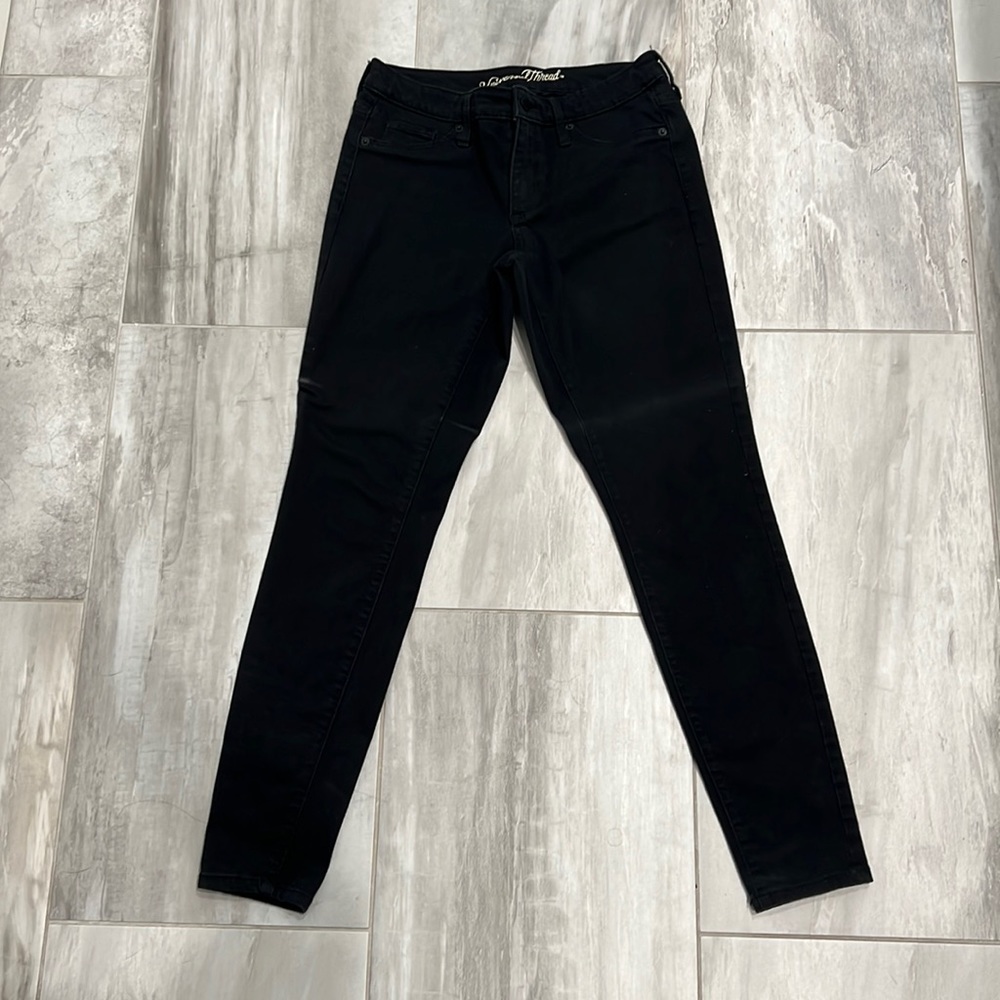 Pre loved and super cute black skinny jeans